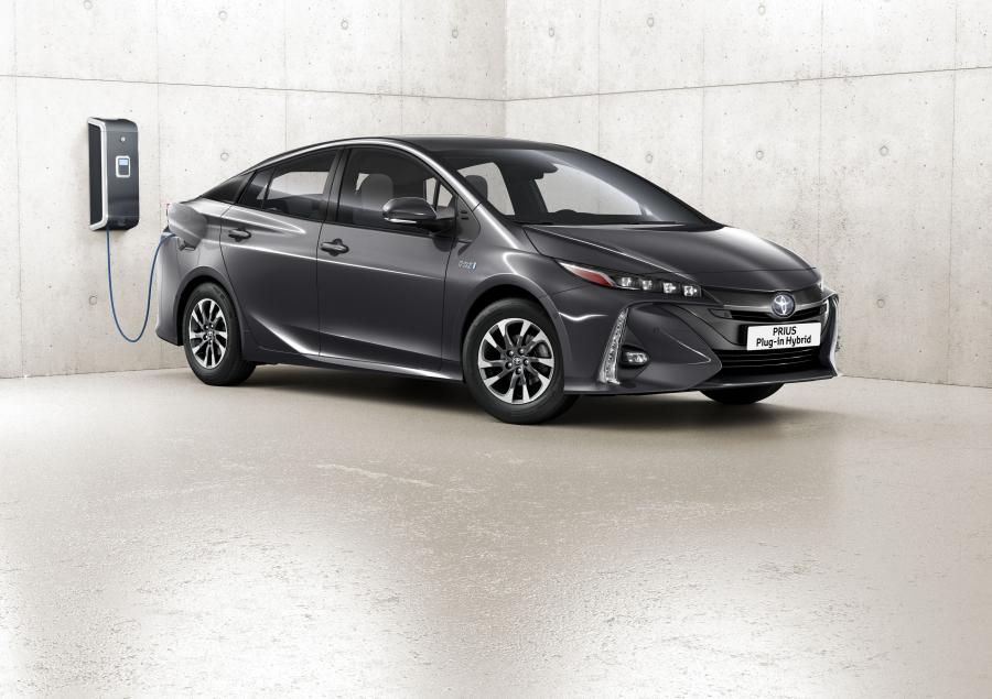  Toyota Prius Plug-in Hybrid 2016 года  (фото 182 из 187)